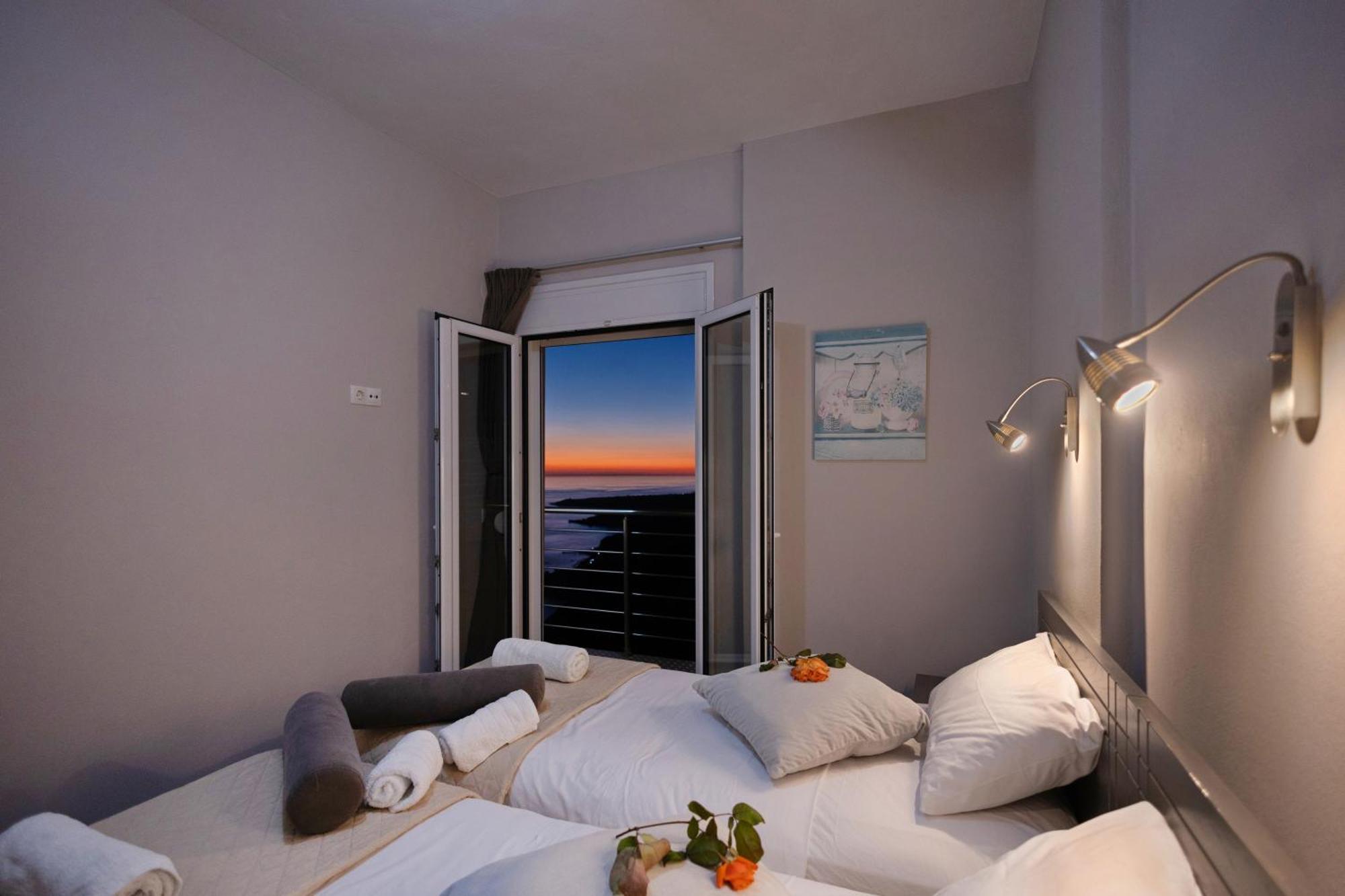Akrotiri Panorama- Luxury Rental Apartments With Sea View Родакинон Экстерьер фото